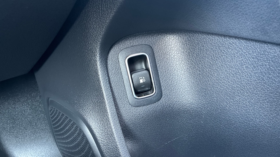 Mercedes-Benz A-Class A250e AMG Line 5dr Auto Hatchback - Image 31