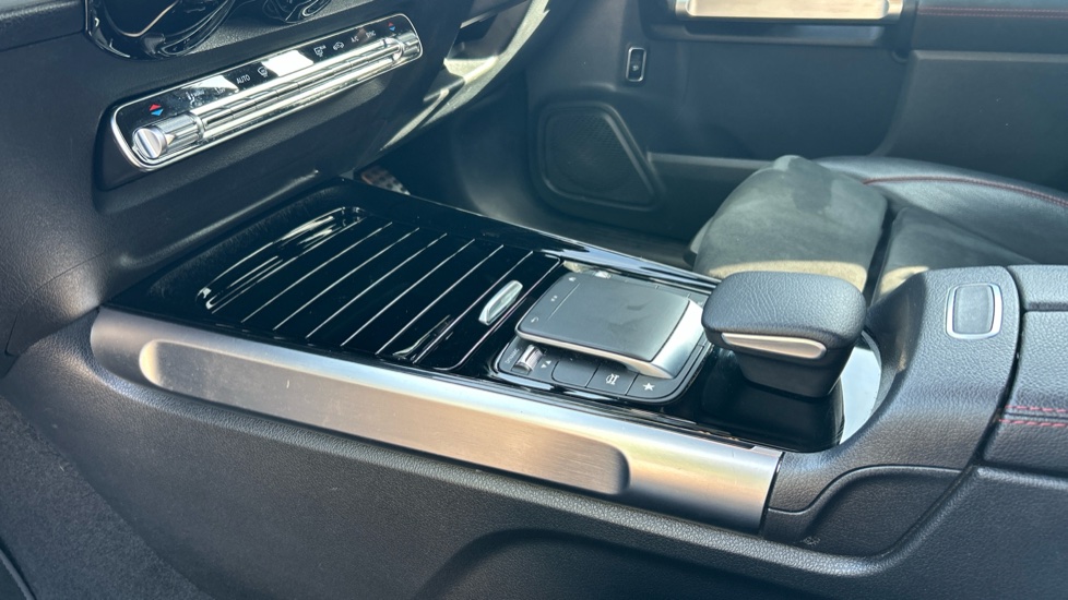 Mercedes-Benz GLB 200 AMG Line 5dr 7G-Tronic Petrol Estate - Image 13