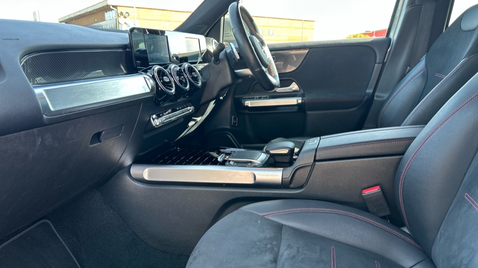 Mercedes-Benz GLB 200 AMG Line 5dr 7G-Tronic Petrol Estate - Image 30