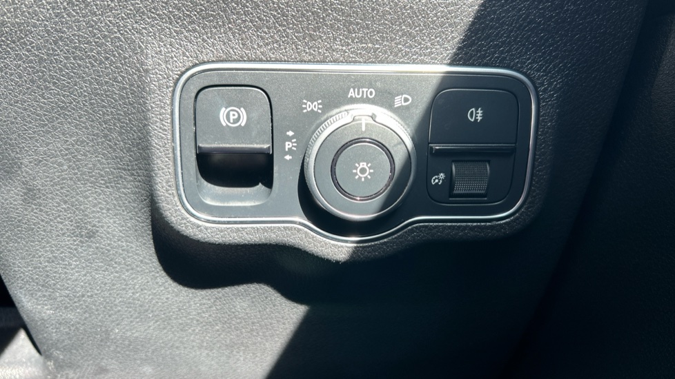 Mercedes-Benz GLB 200 AMG Line 5dr 7G-Tronic Petrol Estate - Image 32