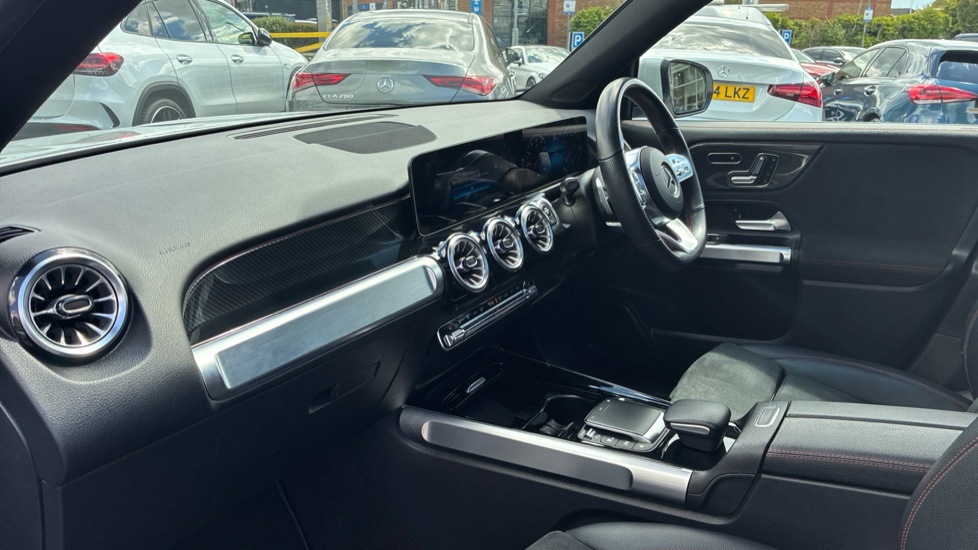 Mercedes-Benz GLB 200 AMG Line Premium Plus 5dr 7G-Tronic Petrol Estate - Image 9