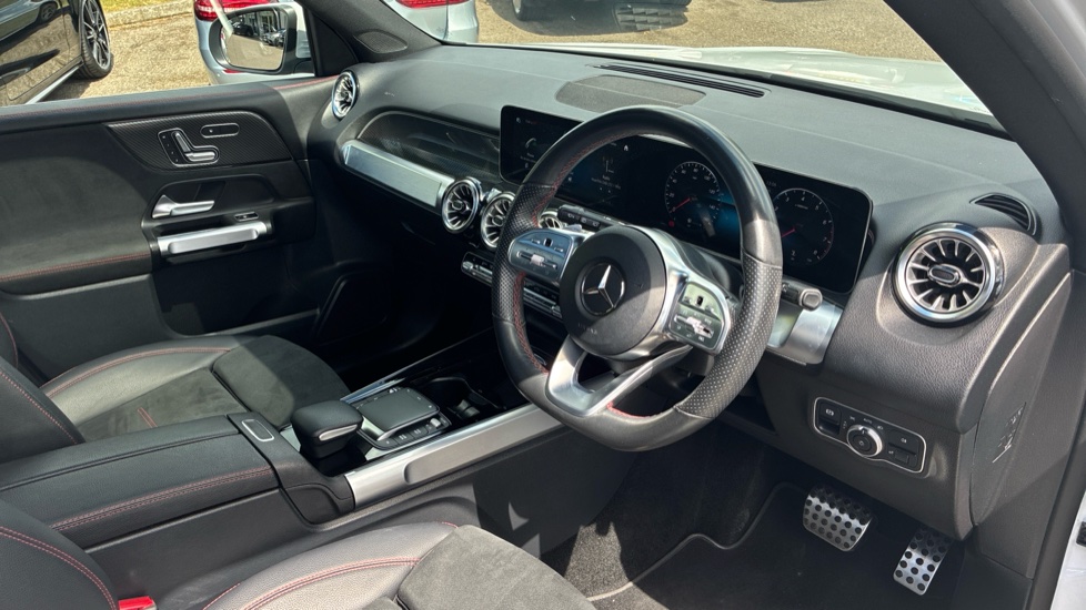 Mercedes-Benz GLB 200 AMG Line Premium Plus 5dr 7G-Tronic Petrol Estate - Image 11