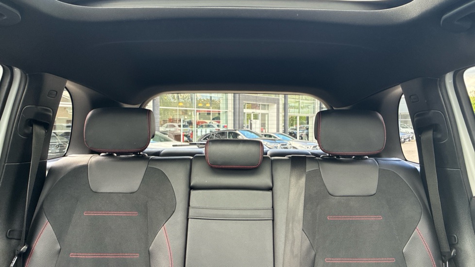 Mercedes-Benz GLB 200 AMG Line Premium Plus 5dr 7G-Tronic Petrol Estate - Image 15