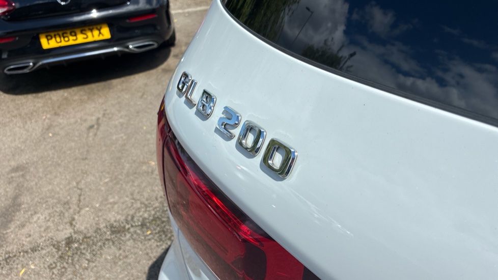 Mercedes-Benz GLB 200 AMG Line Premium Plus 5dr 7G-Tronic Petrol Estate - Image 23