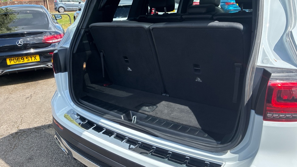 Mercedes-Benz GLB 200 AMG Line Premium Plus 5dr 7G-Tronic Petrol Estate - Image 25
