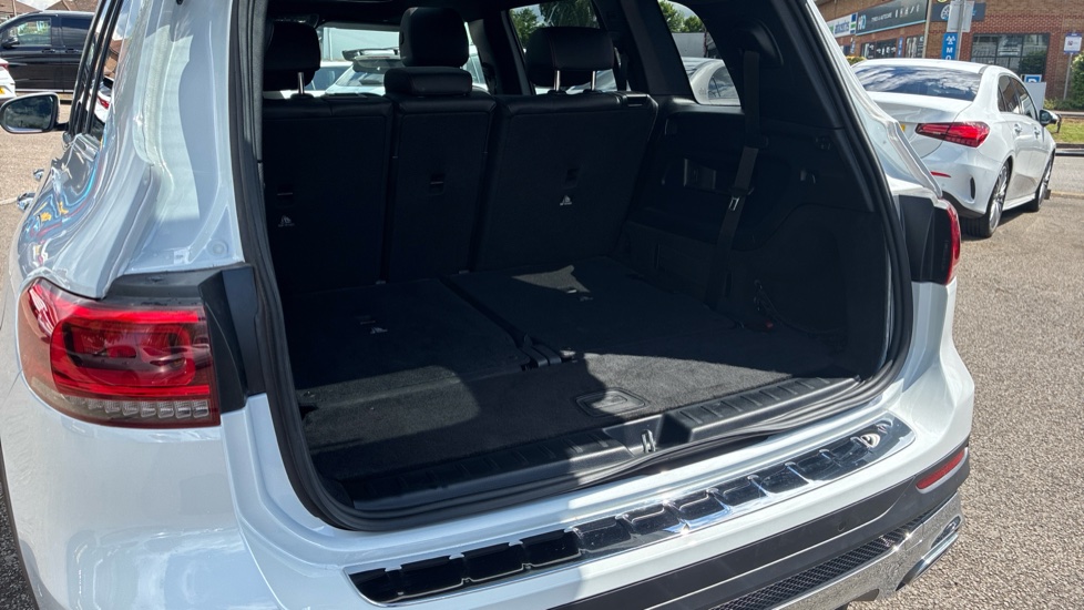 Mercedes-Benz GLB 200 AMG Line Premium Plus 5dr 7G-Tronic Petrol Estate - Image 26