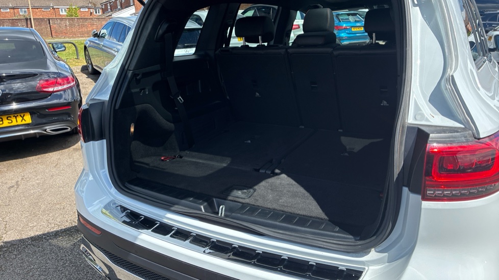 Mercedes-Benz GLB 200 AMG Line Premium Plus 5dr 7G-Tronic Petrol Estate - Image 27