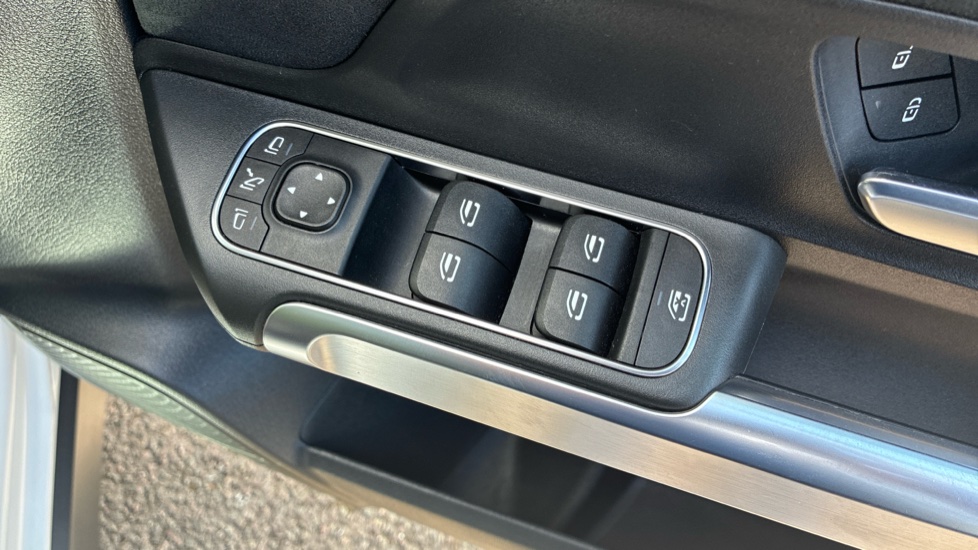 Mercedes-Benz GLB 200 AMG Line Premium Plus 5dr 7G-Tronic Petrol Estate - Image 32
