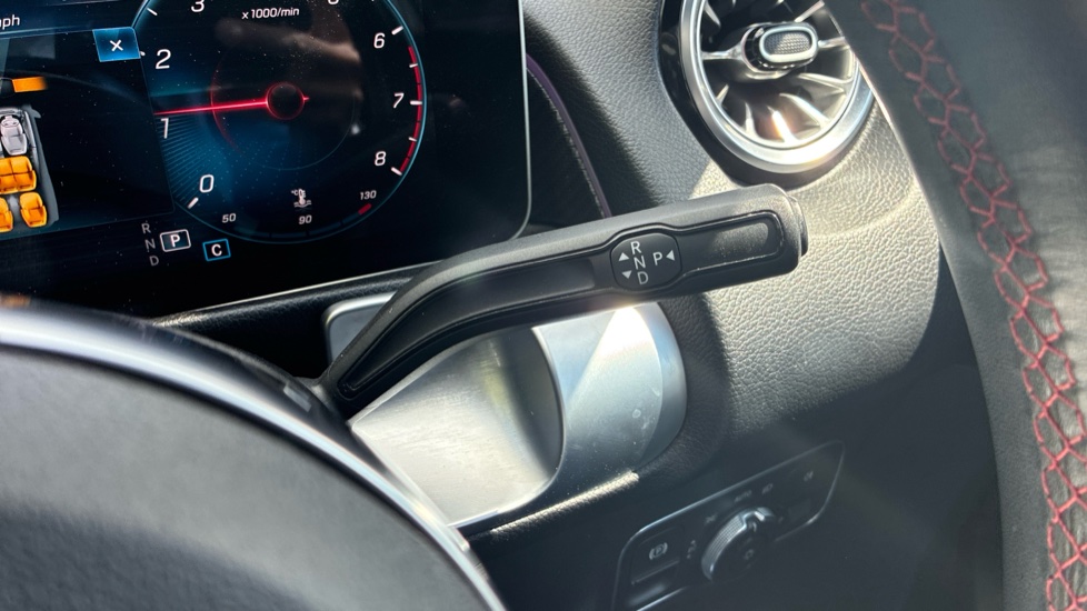 Mercedes-Benz GLB 200 AMG Line Premium Plus 5dr 7G-Tronic Petrol Estate - Image 36