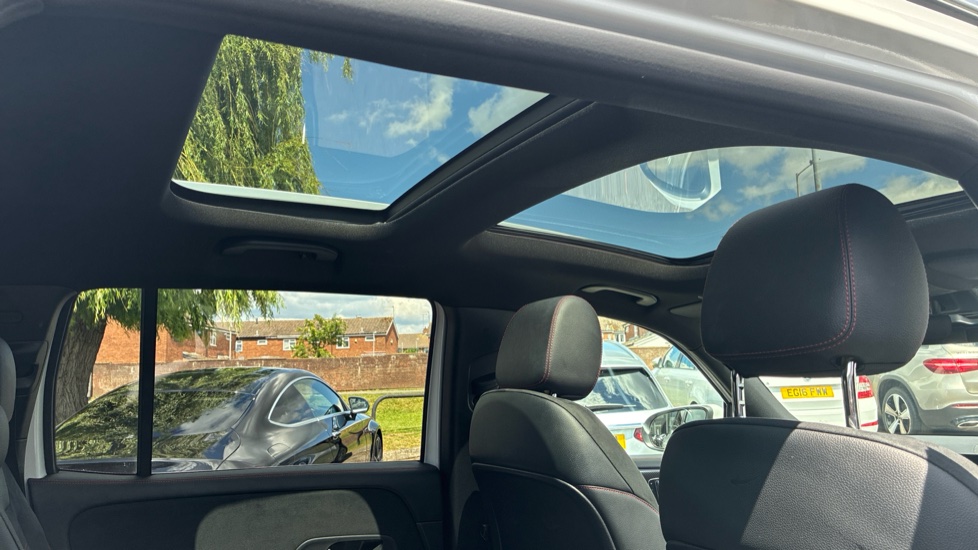 Mercedes-Benz GLB 200 AMG Line Premium Plus 5dr 7G-Tronic Petrol Estate - Image 45