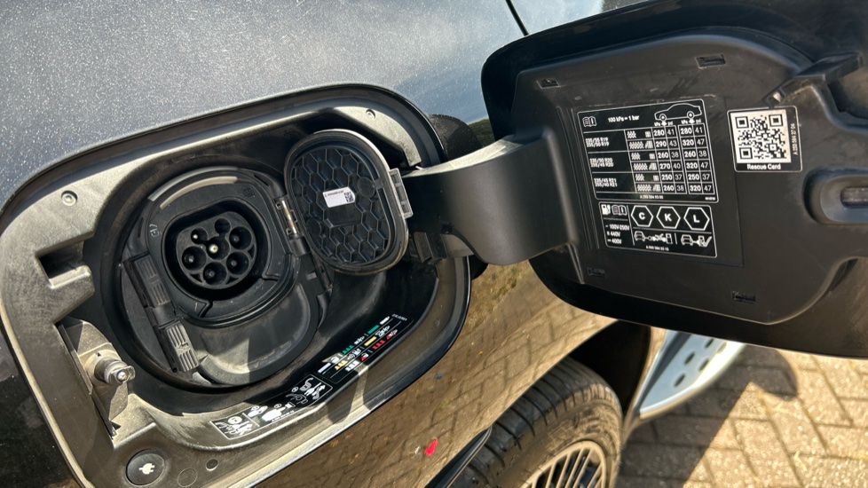 Mercedes-Benz EQC 400 300kW AMG Line Premium 80kWh 5dr Auto Electric Estate - Image 48