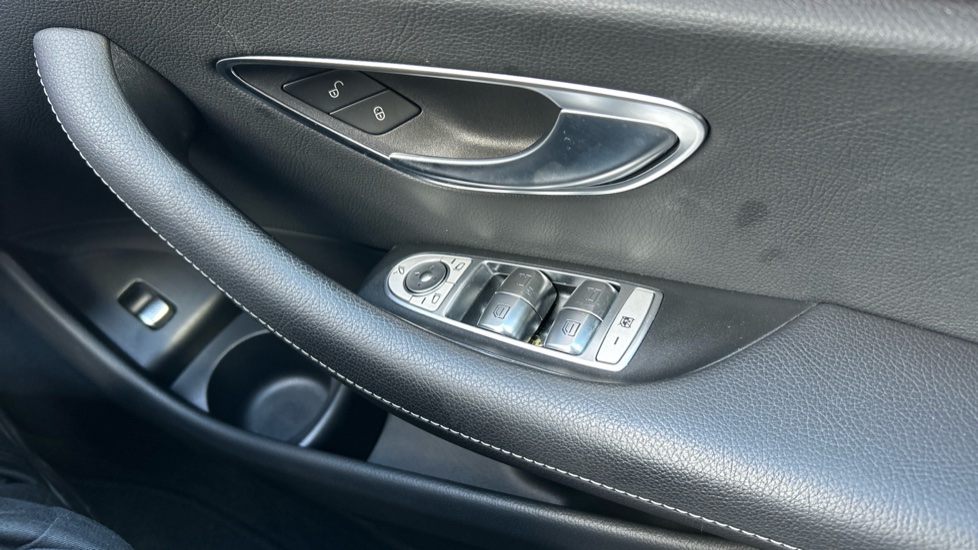Mercedes-Benz E-Class E220d 200 AMG Line Night Ed Prem+ 5dr 9G-Tronic Diesel Estate - Image 39