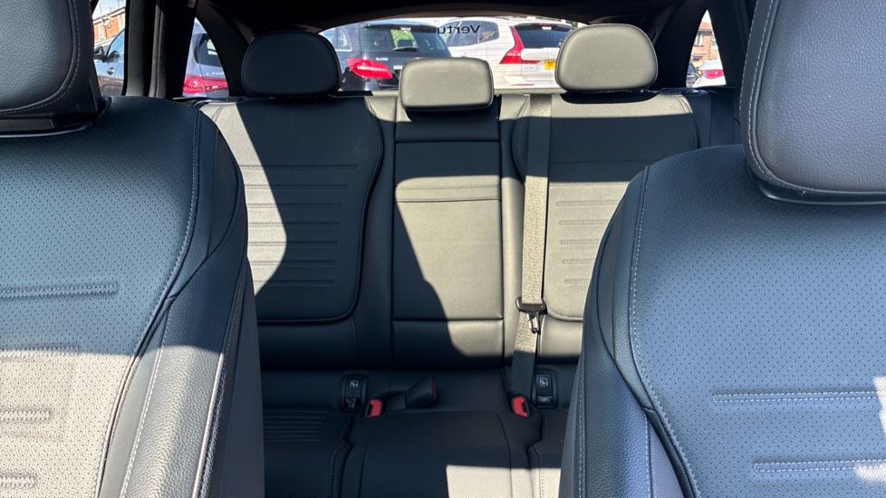 Mercedes-Benz C-Class C300 AMG Line Premium 5dr 9G-Tronic Petrol Estate - Image 15