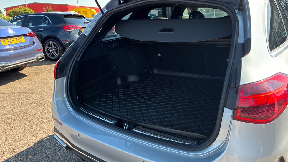 Mercedes-Benz C-Class C300 AMG Line Premium 5dr 9G-Tronic Petrol Estate - Image 26