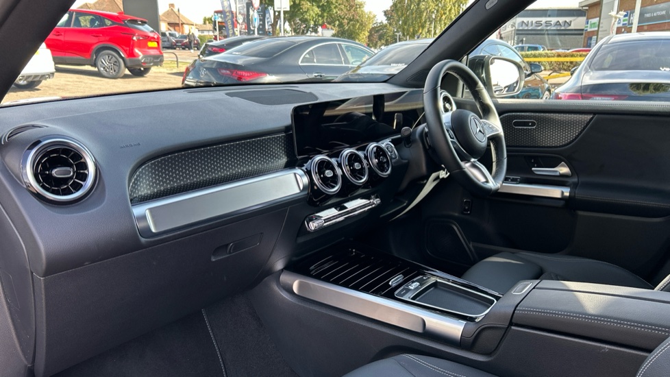Mercedes-Benz GLB 200 Sport Executive 5dr 7G-Tronic Petrol Estate - Image 9