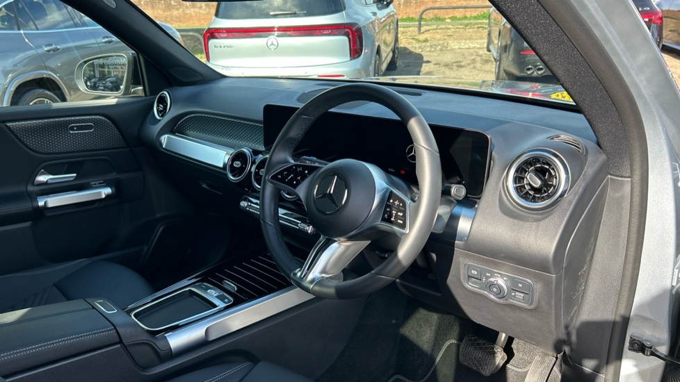 Mercedes-Benz GLB 200 Sport Executive 5dr 7G-Tronic Petrol Estate - Image 11