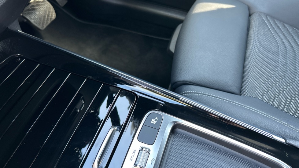 Mercedes-Benz GLB 200 Sport Executive 5dr 7G-Tronic Petrol Estate - Image 13