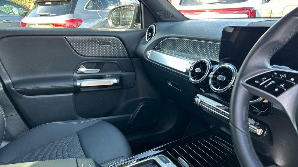 Mercedes-Benz GLB 200 Sport Executive 5dr 7G-Tronic Petrol Estate - Image 14