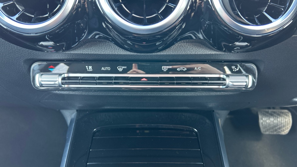 Mercedes-Benz GLB 200 Sport Executive 5dr 7G-Tronic Petrol Estate - Image 36
