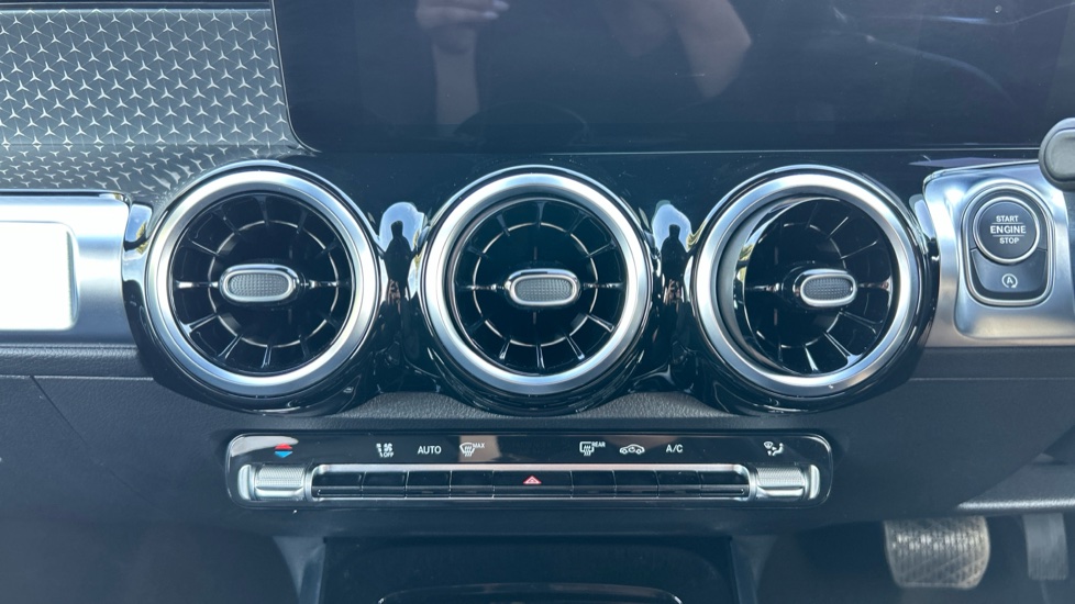 Mercedes-Benz GLB 200 Sport Executive 5dr 7G-Tronic Petrol Estate - Image 37