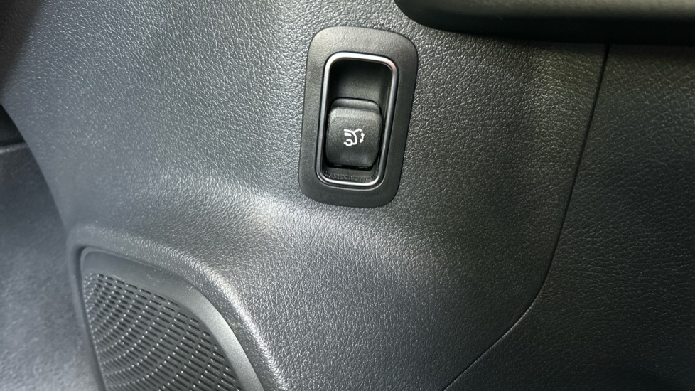 Mercedes-Benz GLB 200 Sport Executive 5dr 7G-Tronic Petrol Estate - Image 40