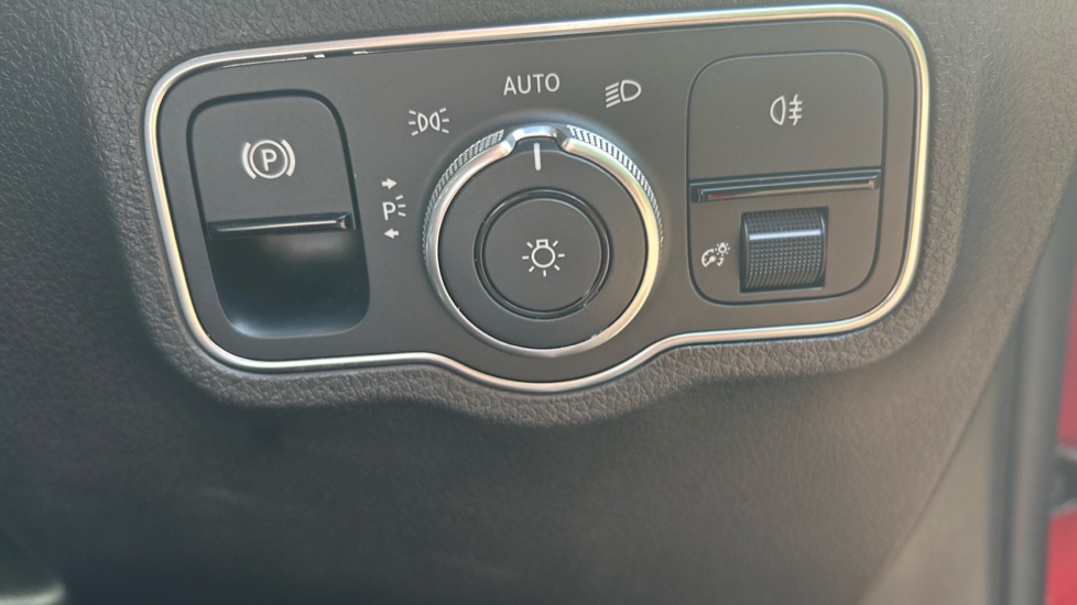 Mercedes-Benz GLB 200 AMG Line Premium 5dr 7G-Tronic Petrol Estate - Image 29