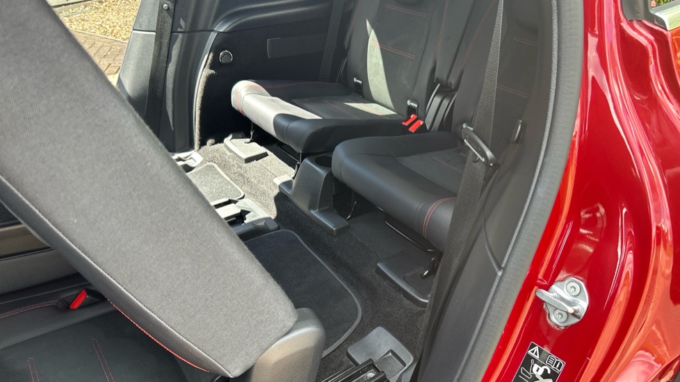 Mercedes-Benz GLB 200 AMG Line Premium 5dr 7G-Tronic Petrol Estate - Image 39