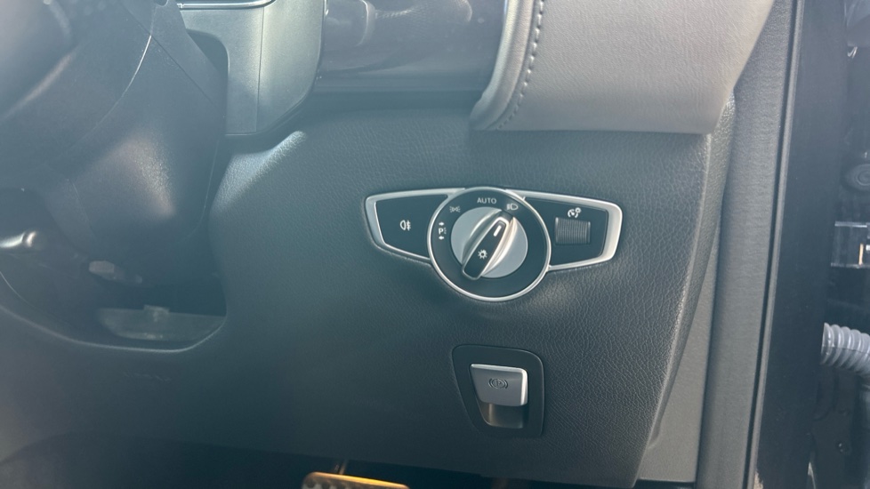 Mercedes-Benz EQC 400 300kW AMG Line Premium 80kWh 5dr Auto Electric Estate - Image 32