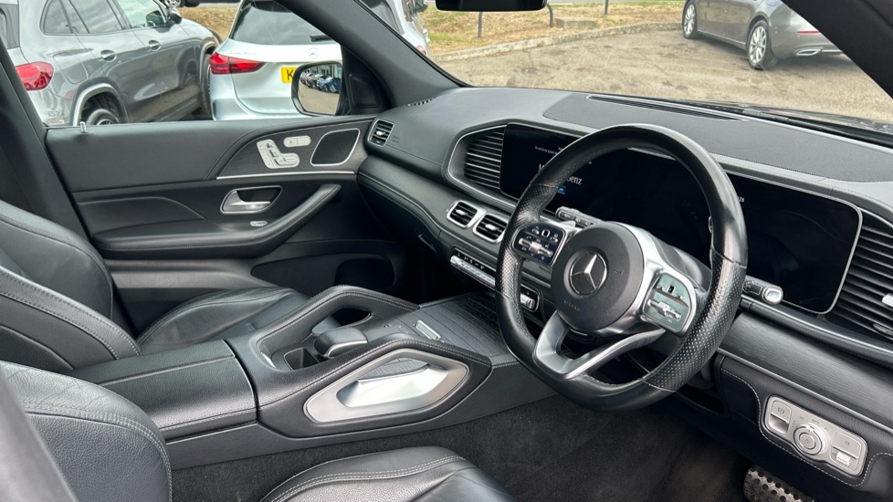 Mercedes-Benz GLE 300d 272 4Matic AMG Line 5dr 9G-Tronic Diesel Estate - Image 11