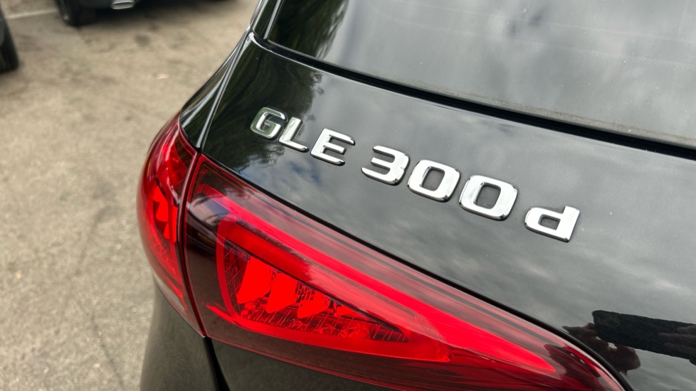 Mercedes-Benz GLE 300d 272 4Matic AMG Line 5dr 9G-Tronic Diesel Estate - Image 38