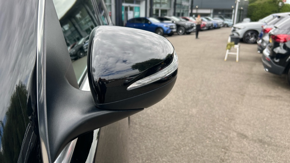 Mercedes-Benz GLE 300d 272 4Matic AMG Line 5dr 9G-Tronic Diesel Estate - Image 39