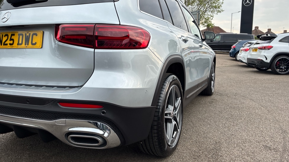 Mercedes-Benz GLB 200 AMG Line Premium 5dr 7G-Tronic Petrol Estate - Image 22