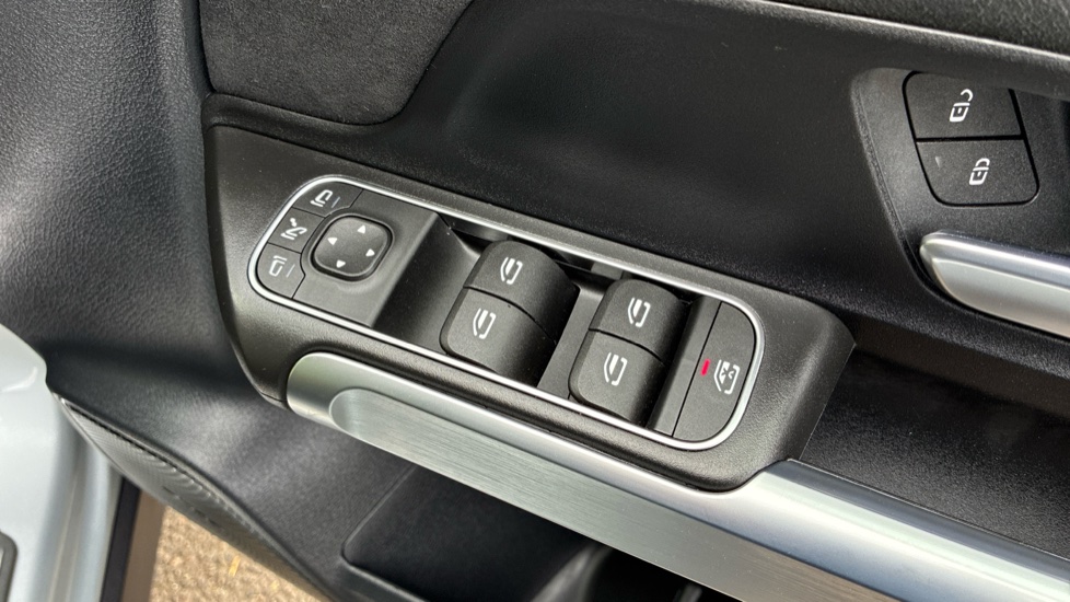 Mercedes-Benz GLB 200 AMG Line Premium 5dr 7G-Tronic Petrol Estate - Image 44