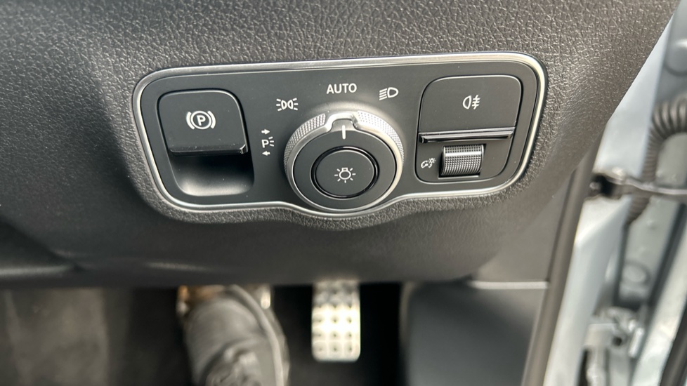 Mercedes-Benz GLB 200 AMG Line Executive 5dr 7G-Tronic Petrol Estate - Image 30
