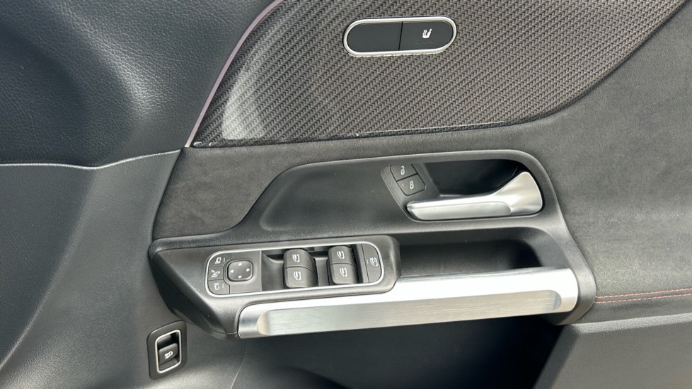 Mercedes-Benz GLB 200 AMG Line Executive 5dr 7G-Tronic Petrol Estate - Image 31