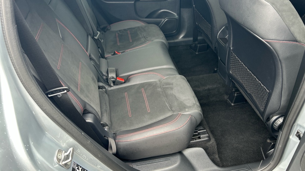 Mercedes-Benz GLB 200 AMG Line Executive 5dr 7G-Tronic Petrol Estate - Image 35