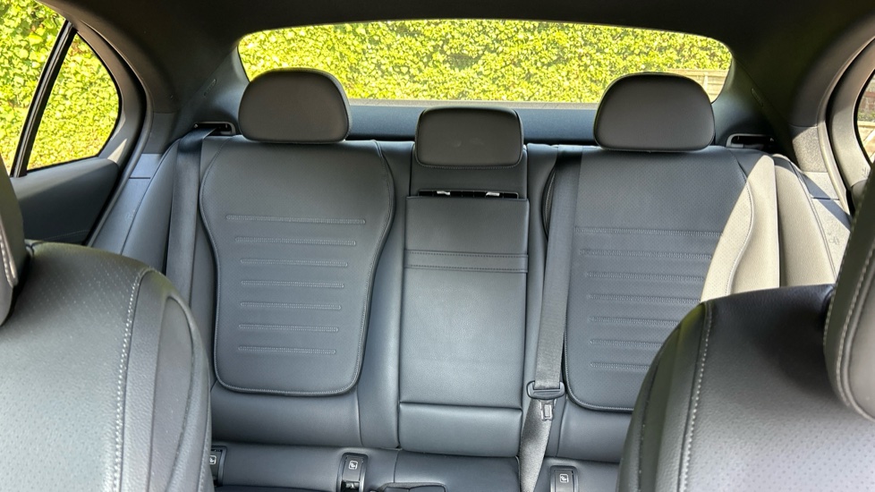 Mercedes-Benz C-Class C200 AMG Line 4dr 9G-Tronic Petrol Saloon - Image 15