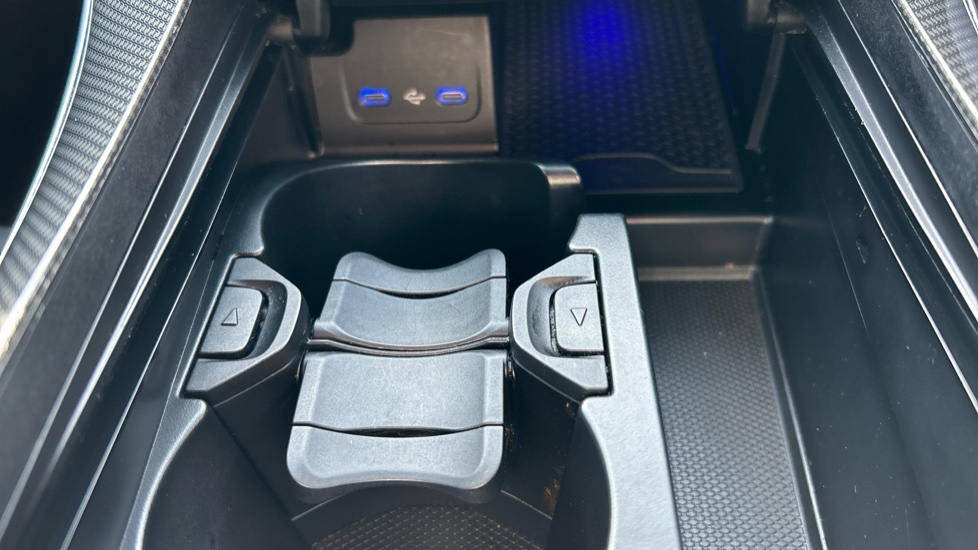 Mercedes-Benz C-Class C200 AMG Line 4dr 9G-Tronic Petrol Saloon - Image 30