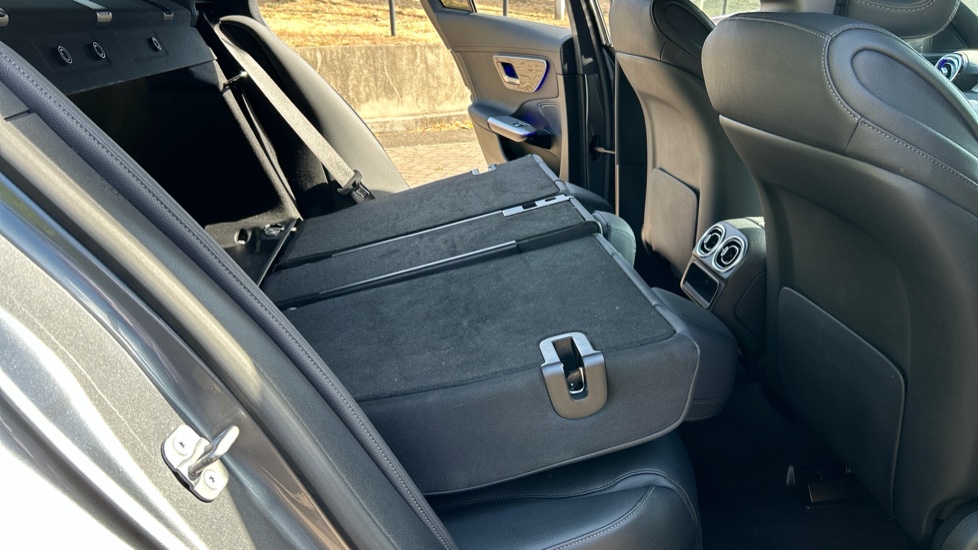 Mercedes-Benz C-Class C200 AMG Line 4dr 9G-Tronic Petrol Saloon - Image 44