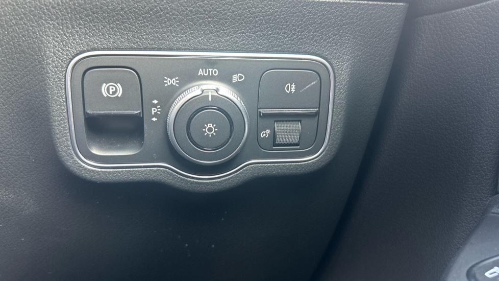 Mercedes-Benz GLA 250e AMG Line Premium 5dr Auto Hatchback - Image 25