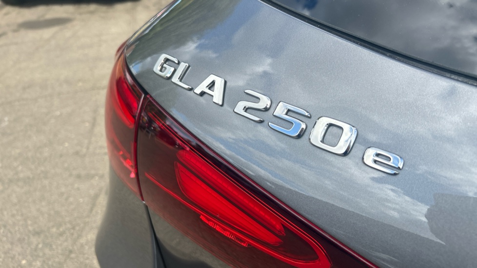 Mercedes-Benz GLA 250e AMG Line Premium 5dr Auto Hatchback - Image 38