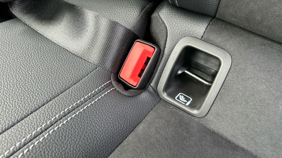 Mercedes-Benz A-Class A180 AMG Line Premium Plus 5dr Auto Petrol Hatchback - Image 17