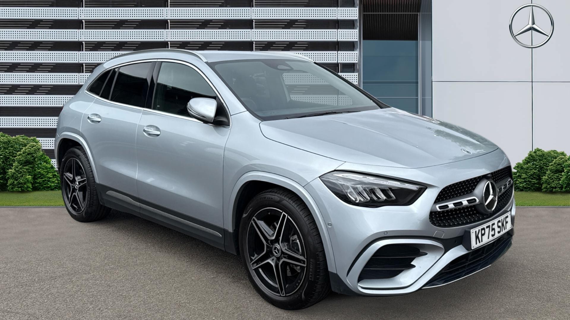 Mercedes-Benz GLA listing photo