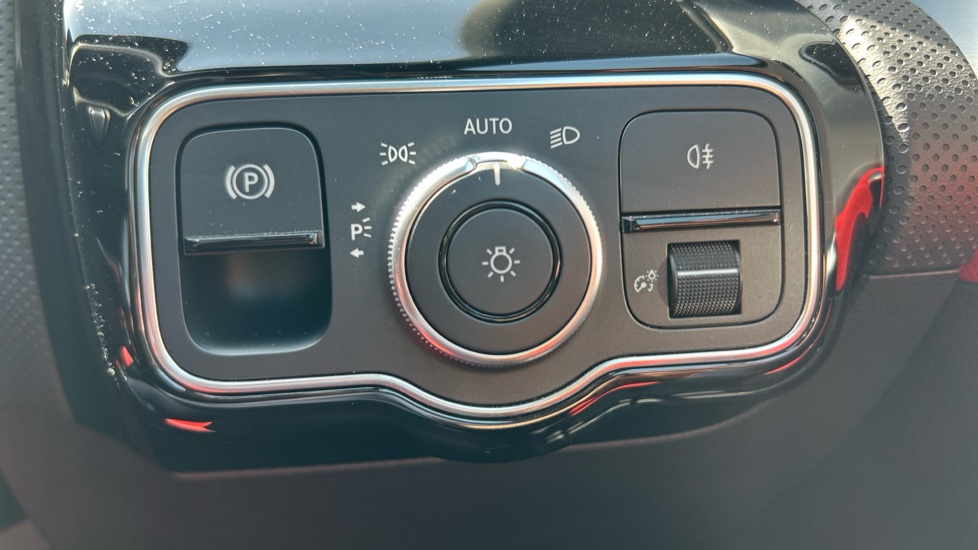 Mercedes-Benz CLA 250 AMG Line Premium Plus 5dr Tip Auto Petrol Estate - Image 32