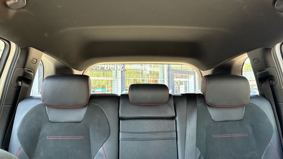 Mercedes-Benz GLB 220d 4Matic AMG Line Premium 5dr 8G-Tronic Diesel Estate - Image 15
