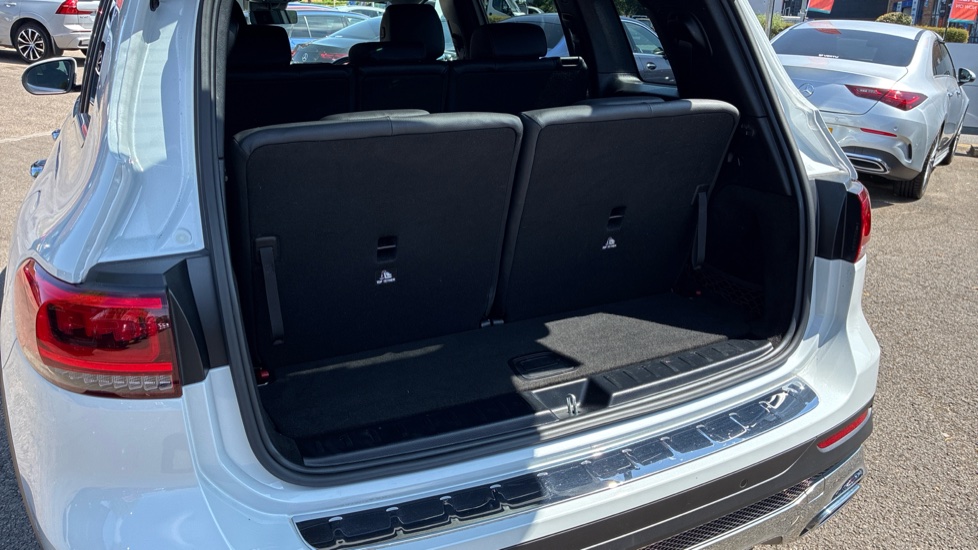 Mercedes-Benz GLB 220d 4Matic AMG Line Premium 5dr 8G-Tronic Diesel Estate - Image 29