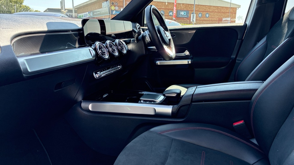 Mercedes-Benz GLB 220d 4Matic AMG Line Premium 5dr 8G-Tronic Diesel Estate - Image 32