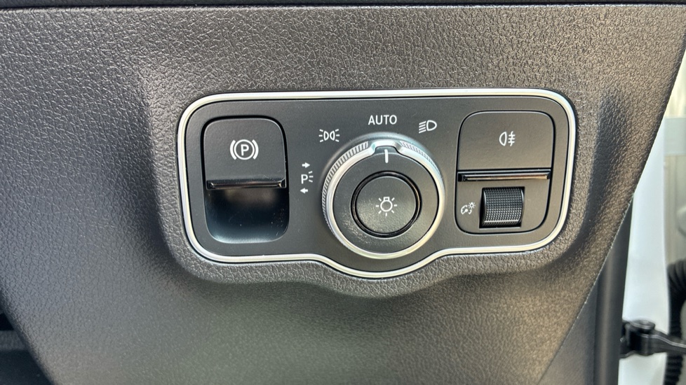 Mercedes-Benz GLB 220d 4Matic AMG Line Premium 5dr 8G-Tronic Diesel Estate - Image 35