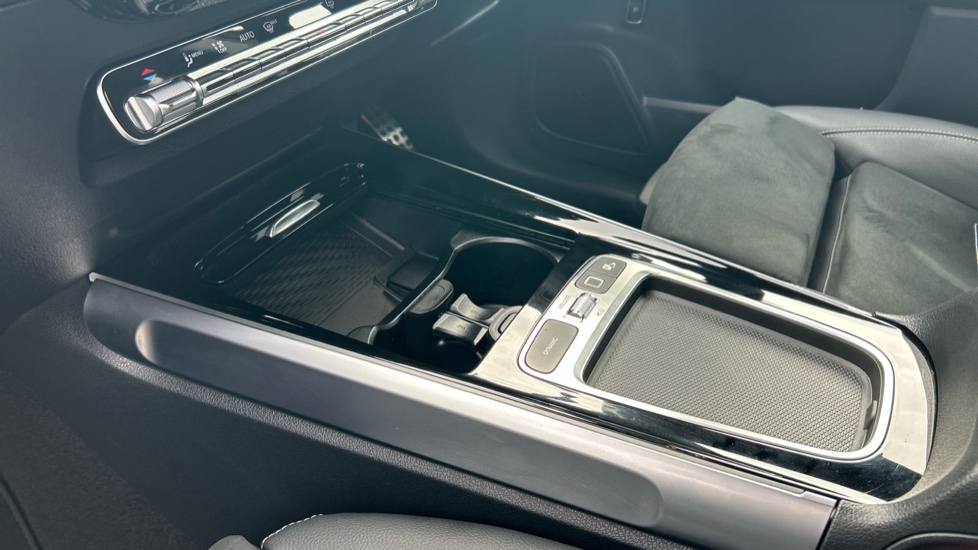 Mercedes-Benz GLB 220d 4Matic AMG Line Premium 5dr 8G-Tronic Diesel Estate - Image 13
