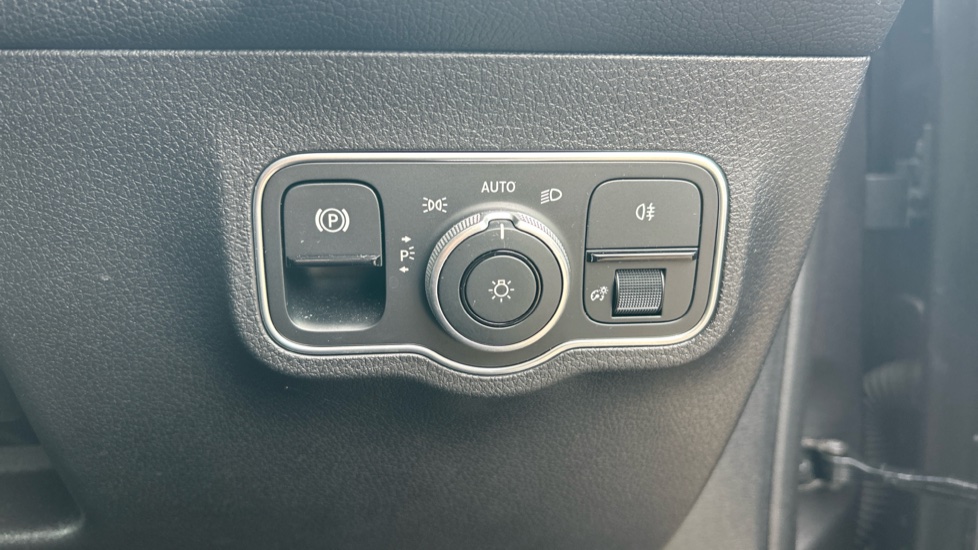 Mercedes-Benz GLB 220d 4Matic AMG Line Premium 5dr 8G-Tronic Diesel Estate - Image 34